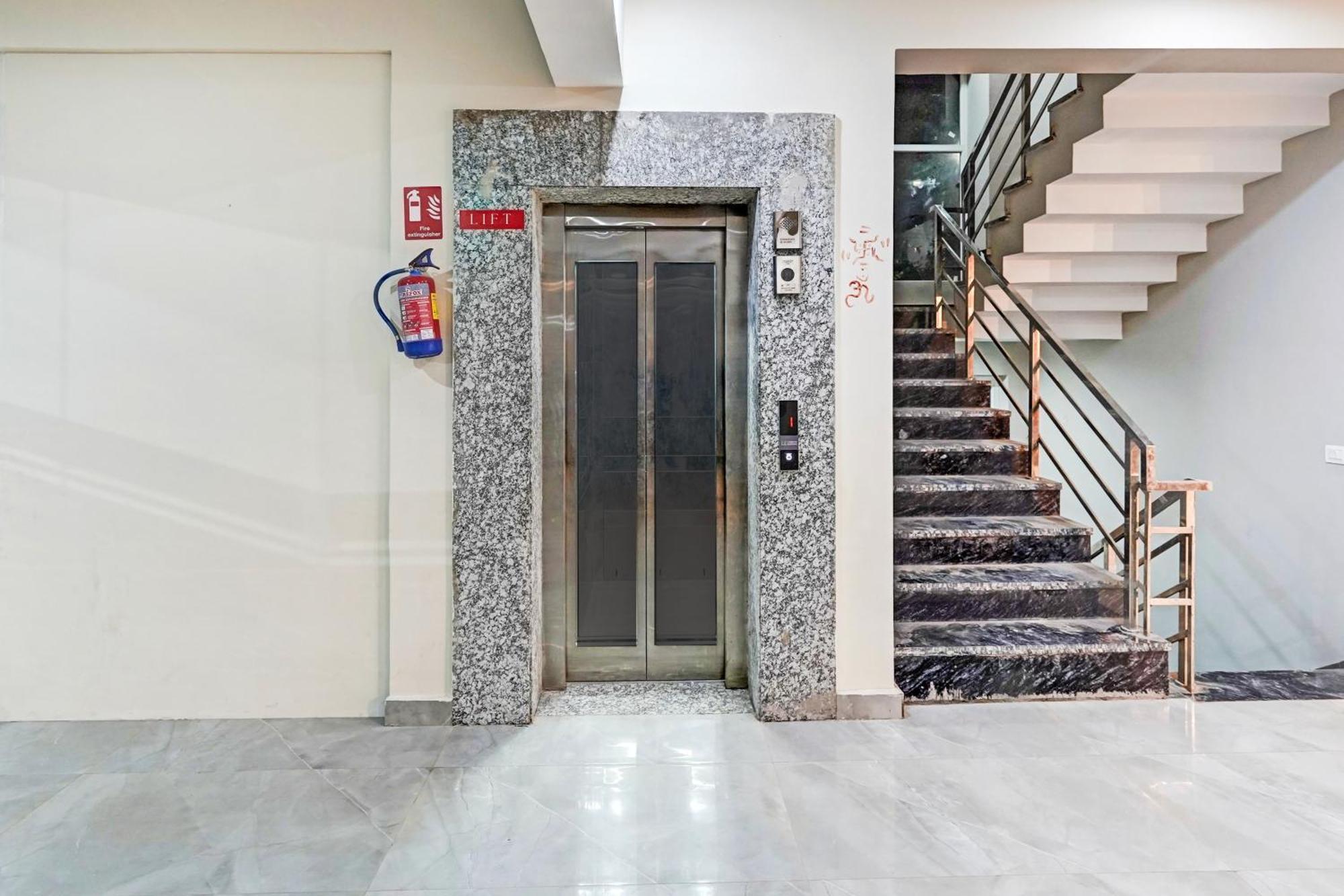 Hotel Super Townhouse Sector 86 Near Sector 83 Metro Station Noida Exterior foto